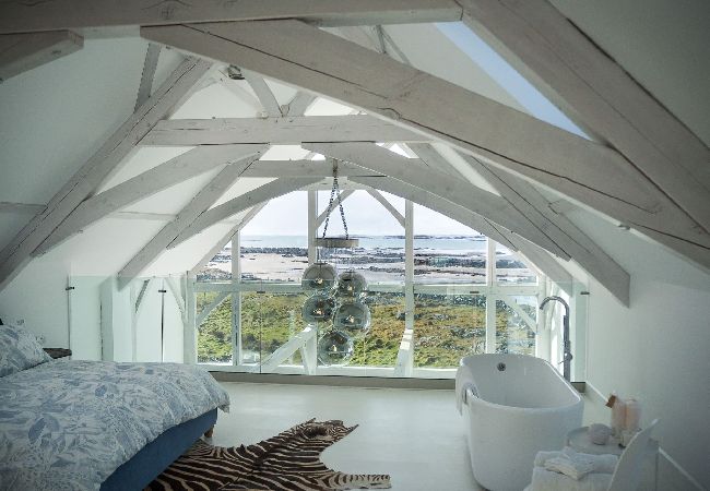 House in Ballyconneely - Doleen Quay House is a luxurious beach holiday home  House in Ballyconneely - Doleen Quay House is a luxurious beach holiday home