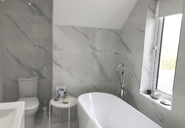 House in Ballyconneely - Doleen Quay House is a luxurious beach holiday home  House in Ballyconneely - Doleen Quay House is a luxurious beach holiday home