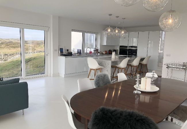 House in Ballyconneely - Doleen Quay House is a luxurious beach holiday home  House in Ballyconneely - Doleen Quay House is a luxurious beach holiday home