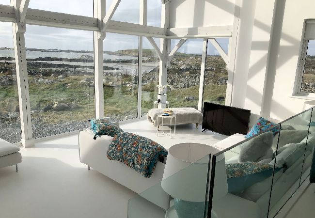 House in Ballyconneely - Doleen Quay House is a luxurious beach holiday home  House in Ballyconneely - Doleen Quay House is a luxurious beach holiday home