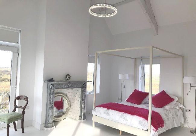 House in Ballyconneely - Doleen Quay House is a luxurious beach holiday home  House in Ballyconneely - Doleen Quay House is a luxurious beach holiday home