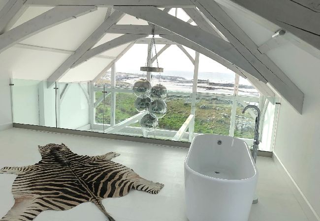 House in Ballyconneely - Doleen Quay House is a luxurious beach holiday home  House in Ballyconneely - Doleen Quay House is a luxurious beach holiday home