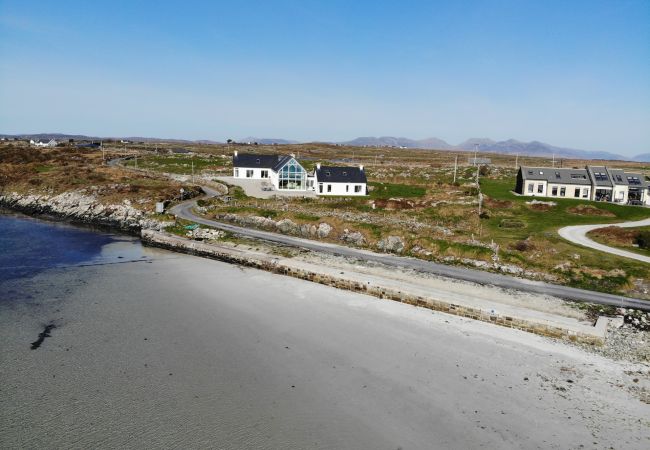 House in Ballyconneely - Doleen Quay House is a luxurious beach holiday home  House in Ballyconneely - Doleen Quay House is a luxurious beach holiday home