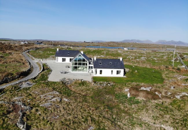 House in Ballyconneely - Doleen Quay House is a luxurious beach holiday home  House in Ballyconneely - Doleen Quay House is a luxurious beach holiday home