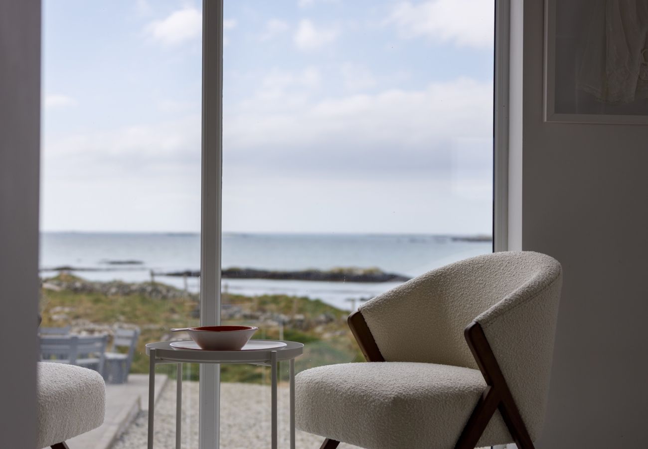 House in Ballyconneely - Doleen Quay House is a luxurious beach holiday home 
