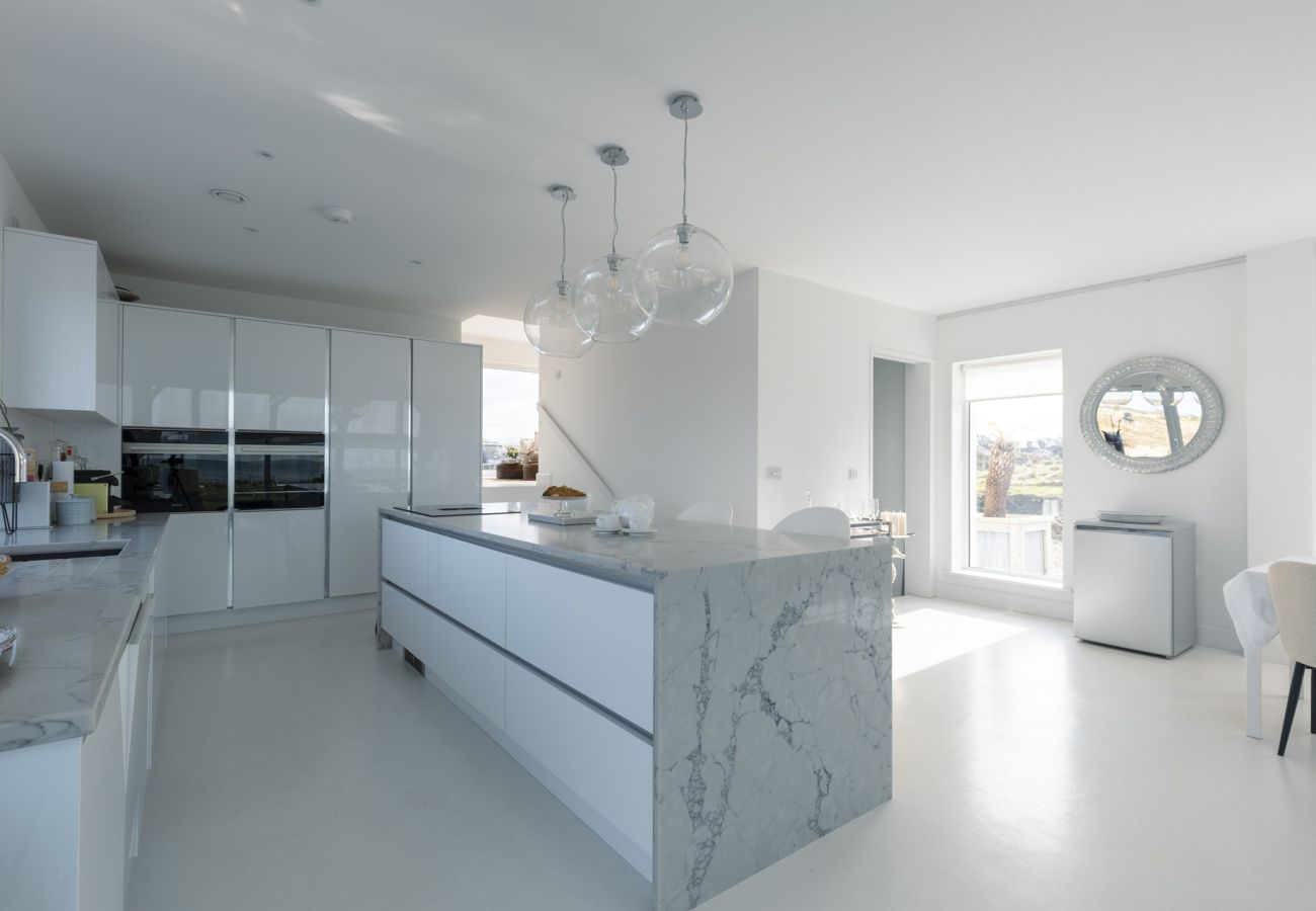 House in Ballyconneely - Doleen Quay House is a luxurious beach holiday home 