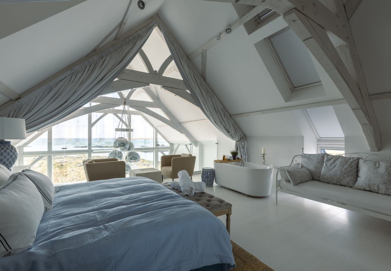 House in Ballyconneely - Doleen Quay House is a luxurious beach holiday home 