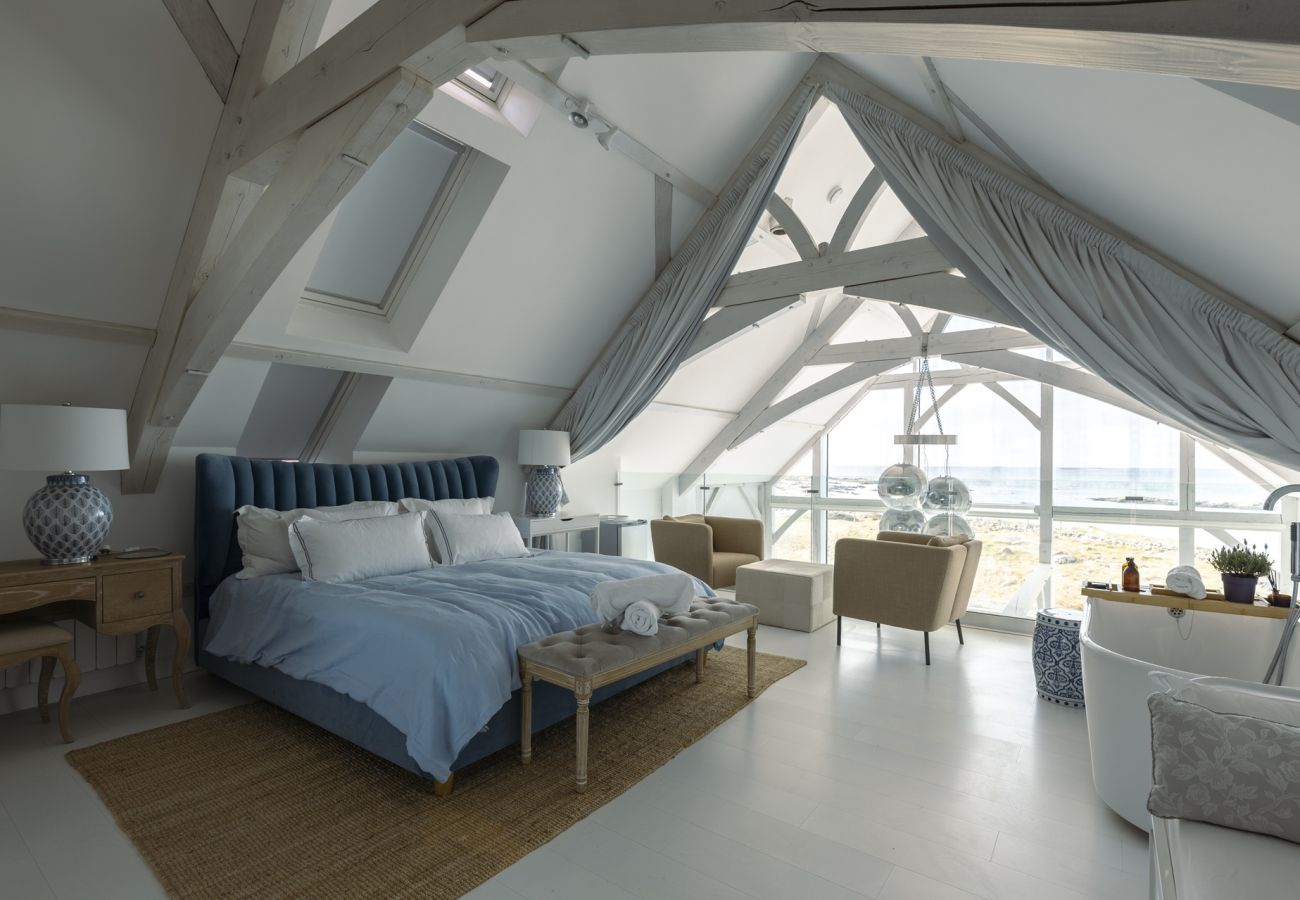 House in Ballyconneely - Doleen Quay House is a luxurious beach holiday home 