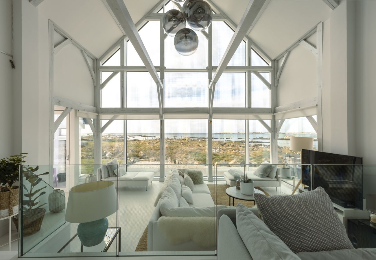 House in Ballyconneely - Doleen Quay House is a luxurious beach holiday home 