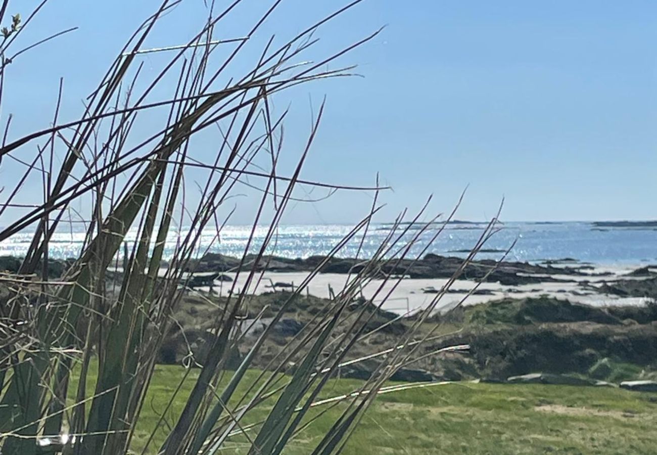 House in Ballyconneely - Doleen Quay House is a luxurious beach holiday home 