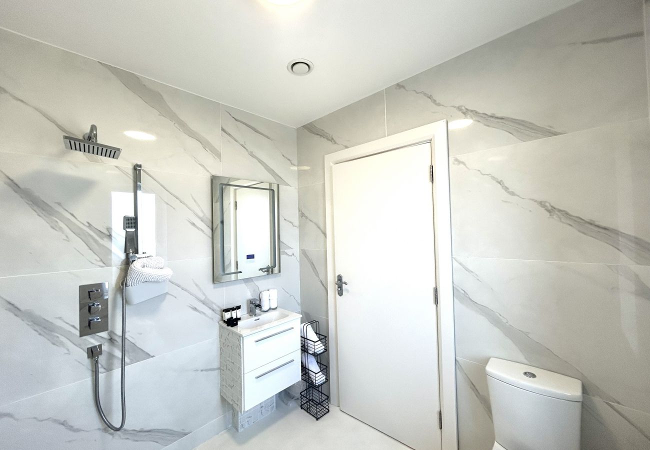 House in Ballyconneely - Doleen Quay House is a luxurious beach holiday home 