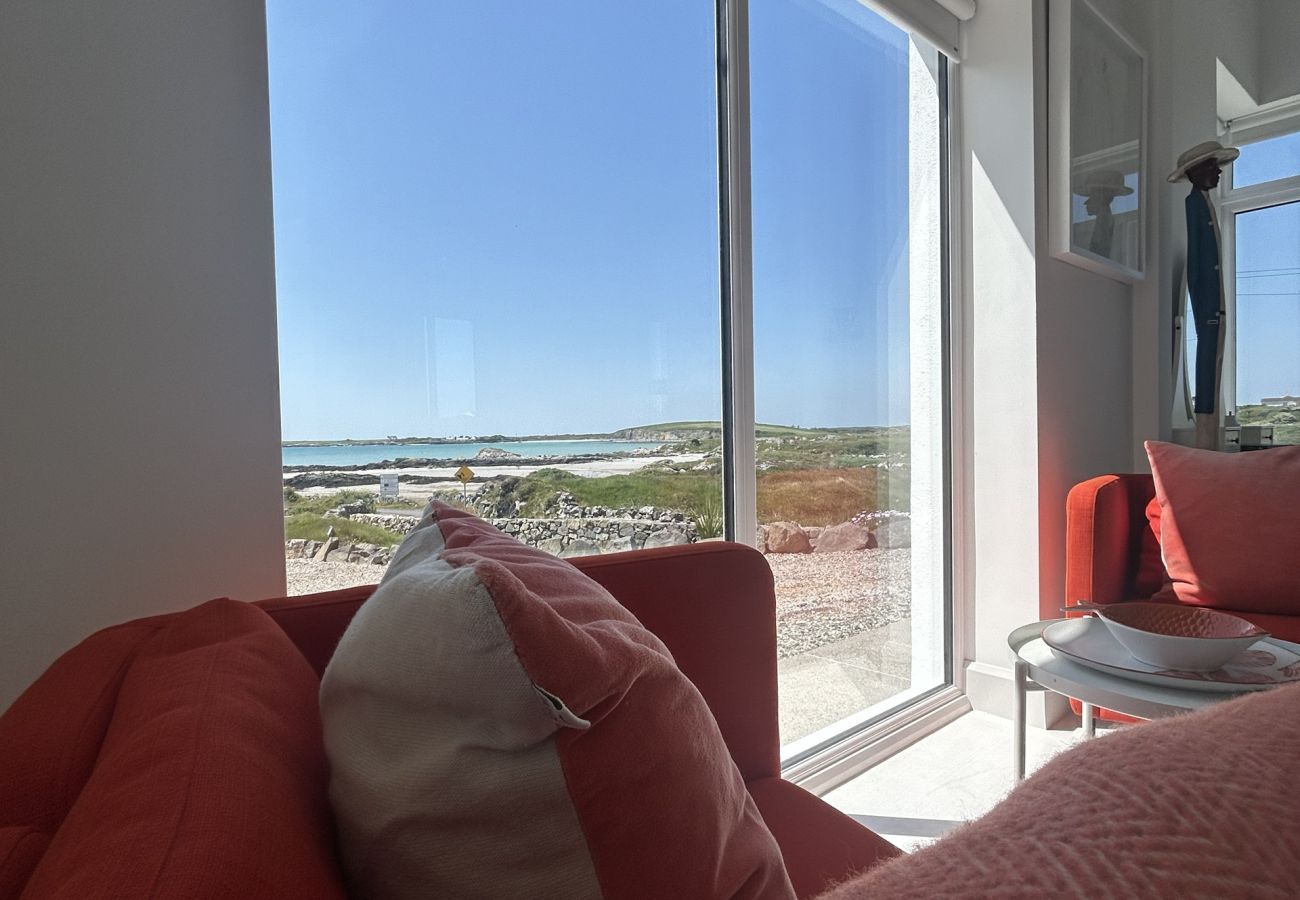 House in Ballyconneely - Doleen Quay House is a luxurious beach holiday home 