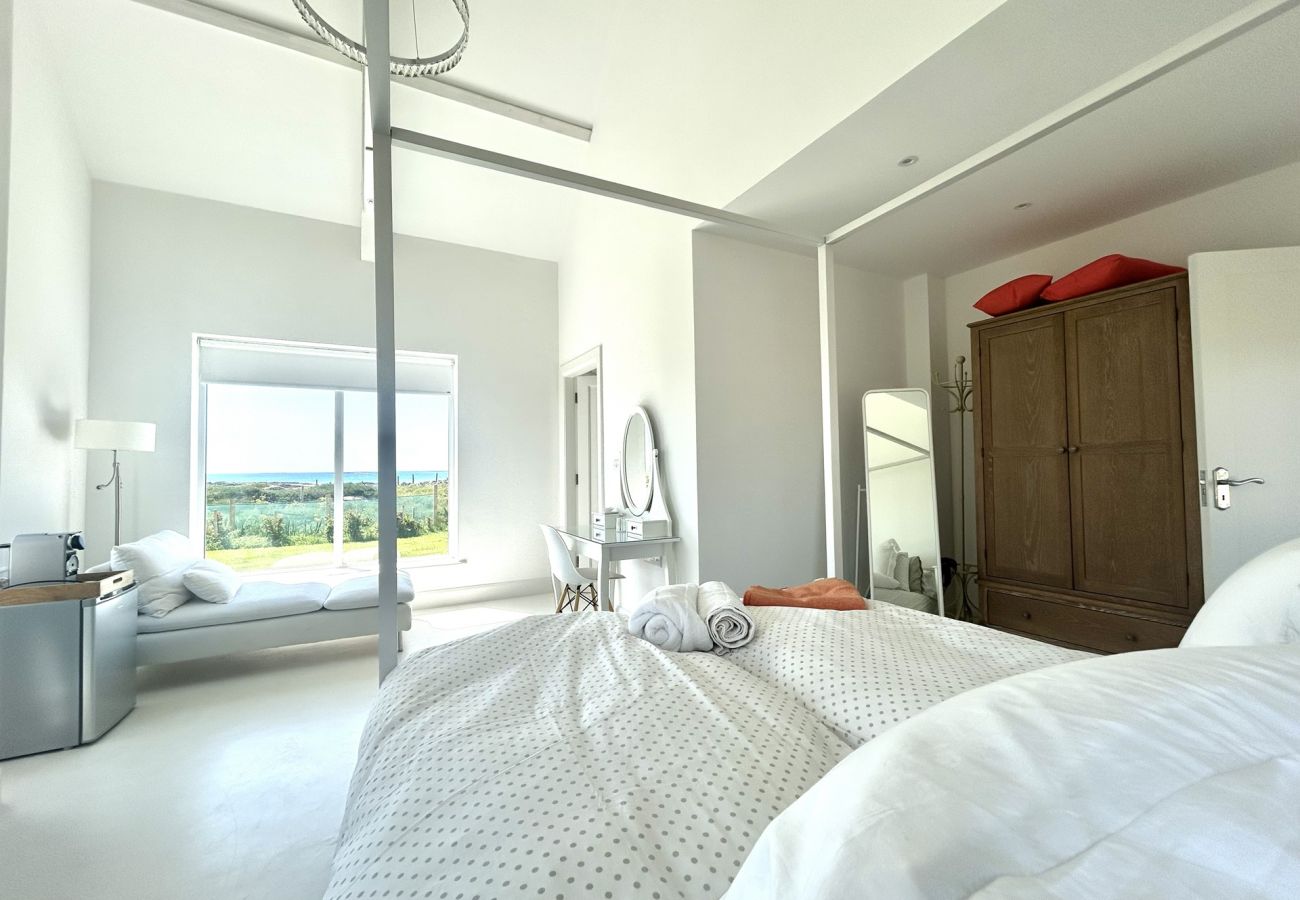 House in Ballyconneely - Doleen Quay House is a luxurious beach holiday home 