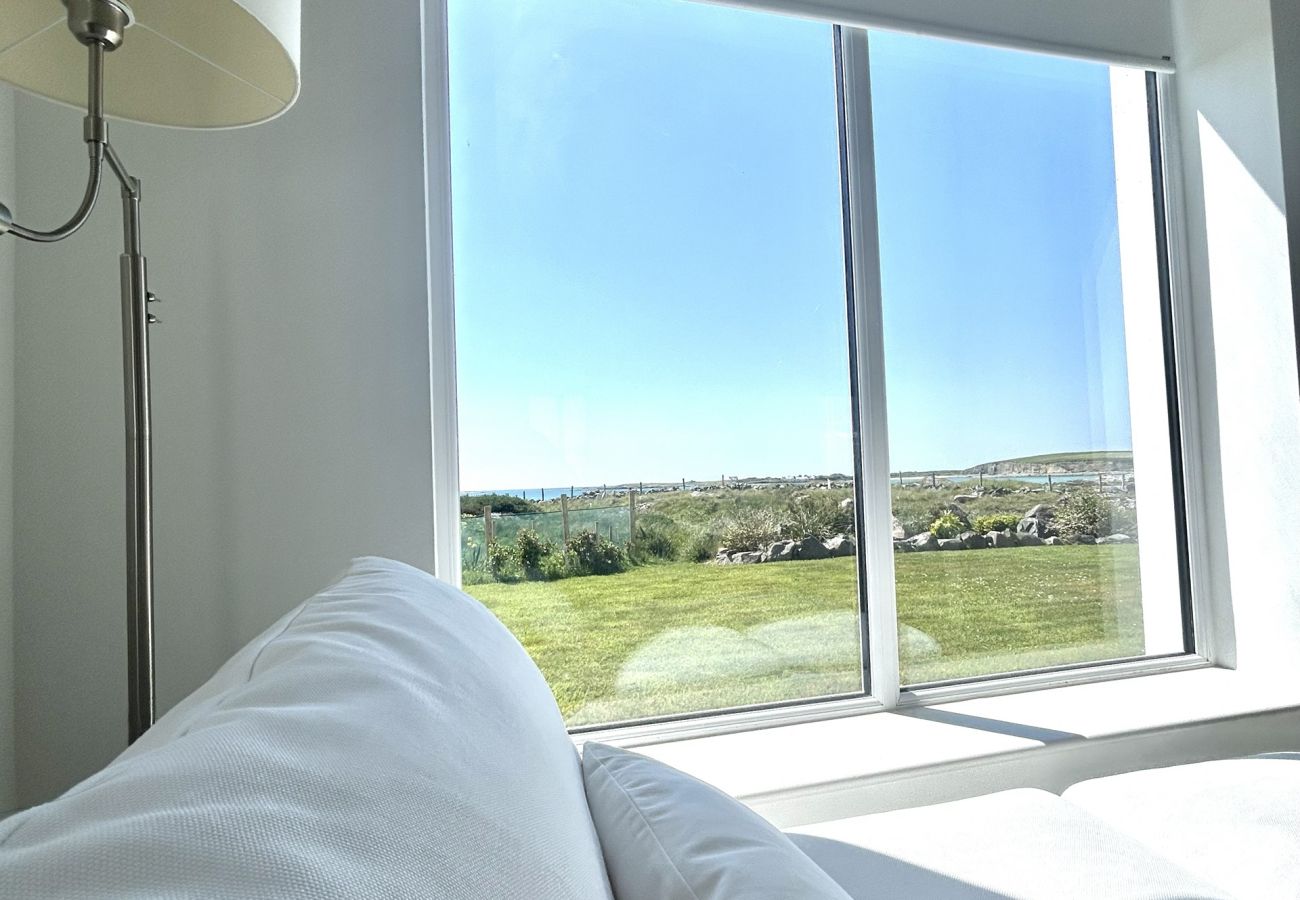 House in Ballyconneely - Doleen Quay House is a luxurious beach holiday home 