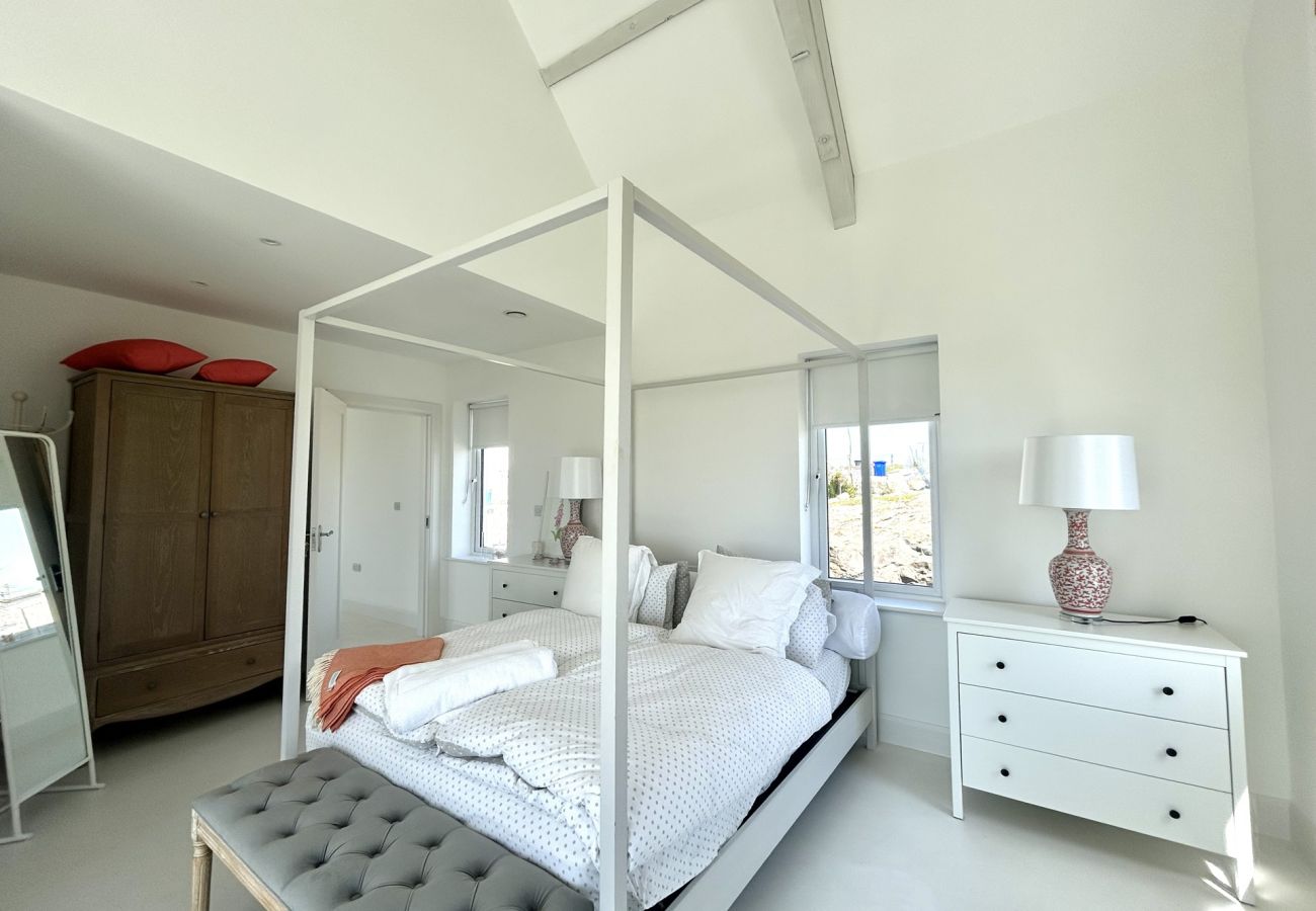 House in Ballyconneely - Doleen Quay House is a luxurious beach holiday home 