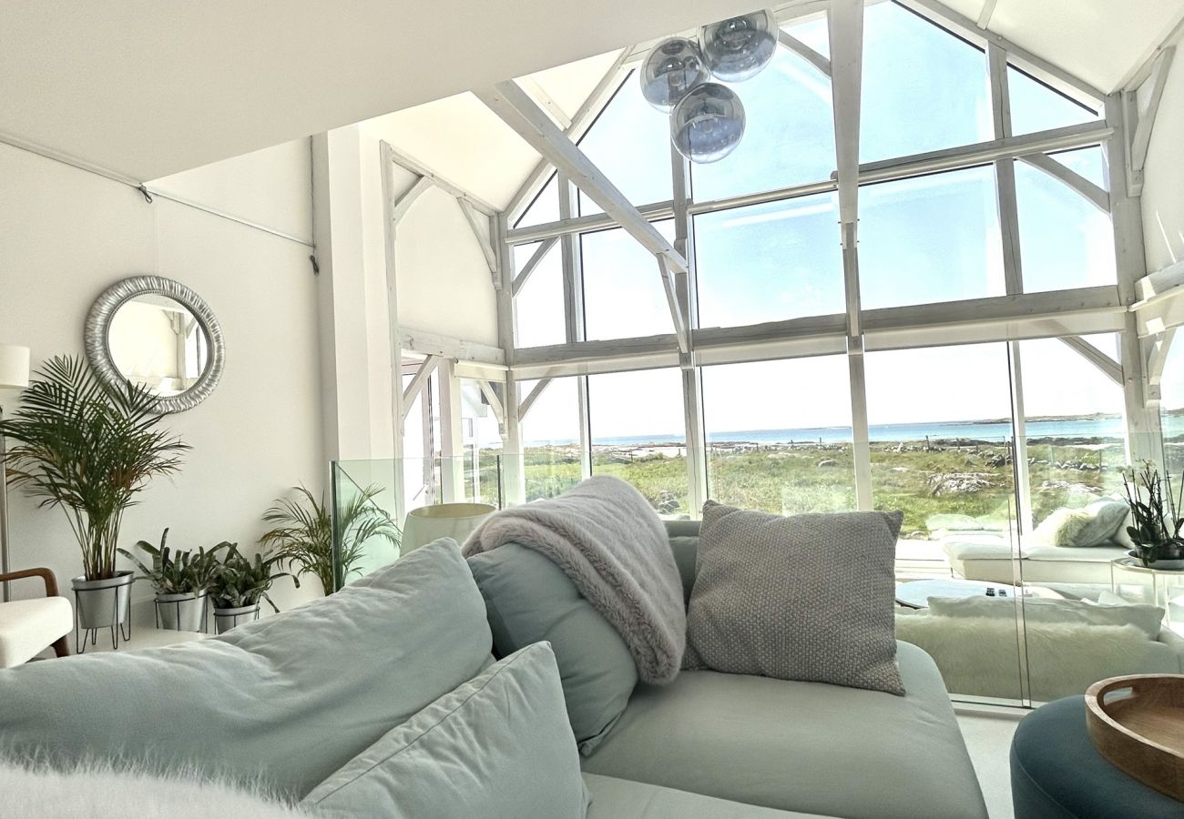 House in Ballyconneely - Doleen Quay House is a luxurious beach holiday home 