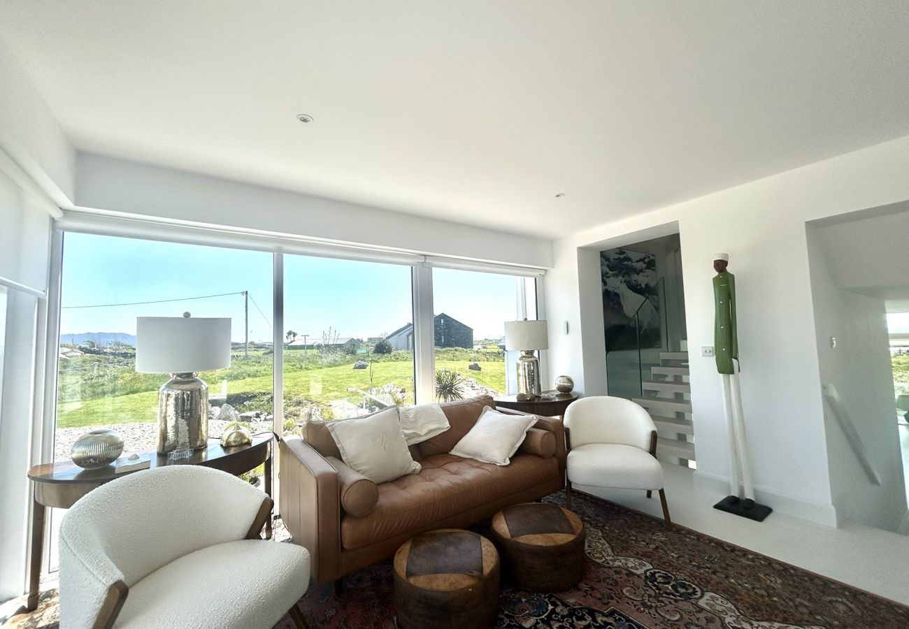 House in Ballyconneely - Doleen Quay House is a luxurious beach holiday home 