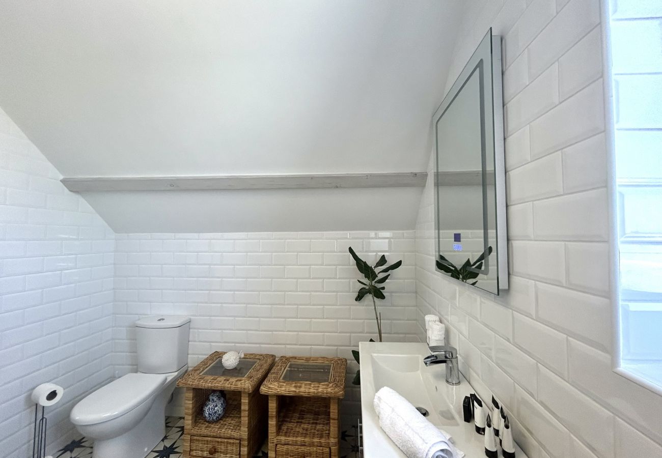 House in Ballyconneely - Doleen Quay House is a luxurious beach holiday home 