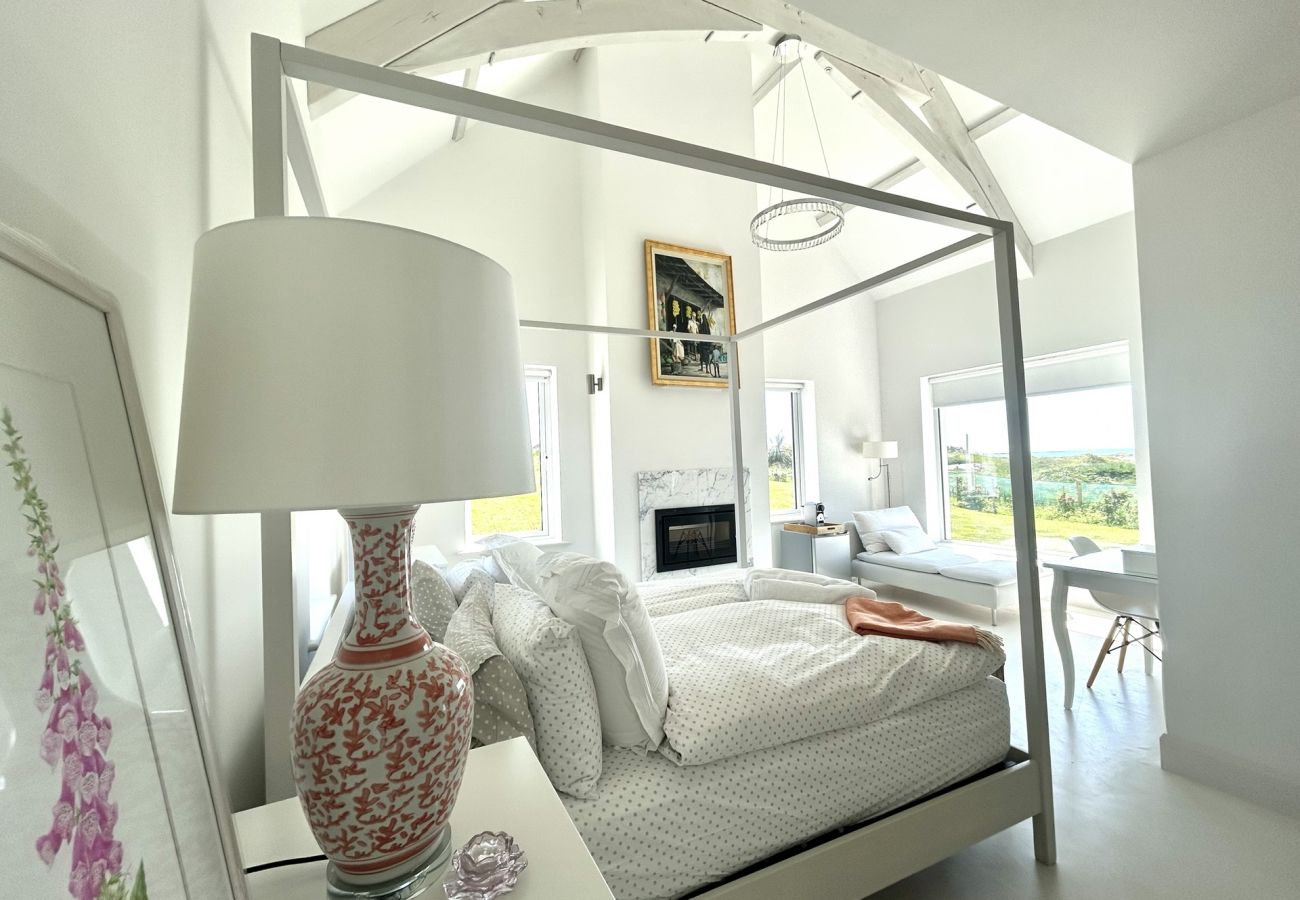 House in Ballyconneely - Doleen Quay House is a luxurious beach holiday home 