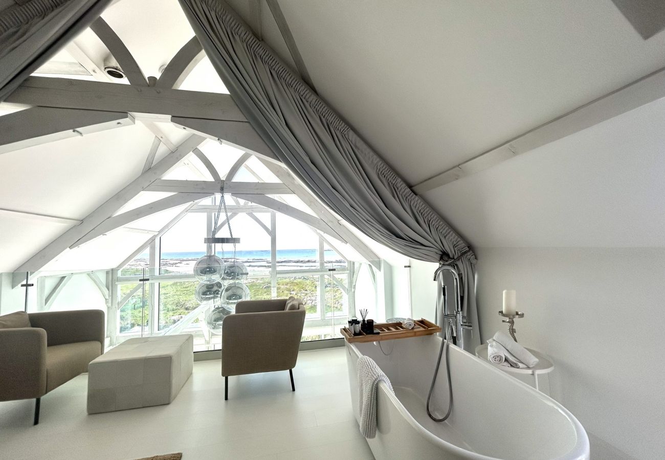 House in Ballyconneely - Doleen Quay House is a luxurious beach holiday home 