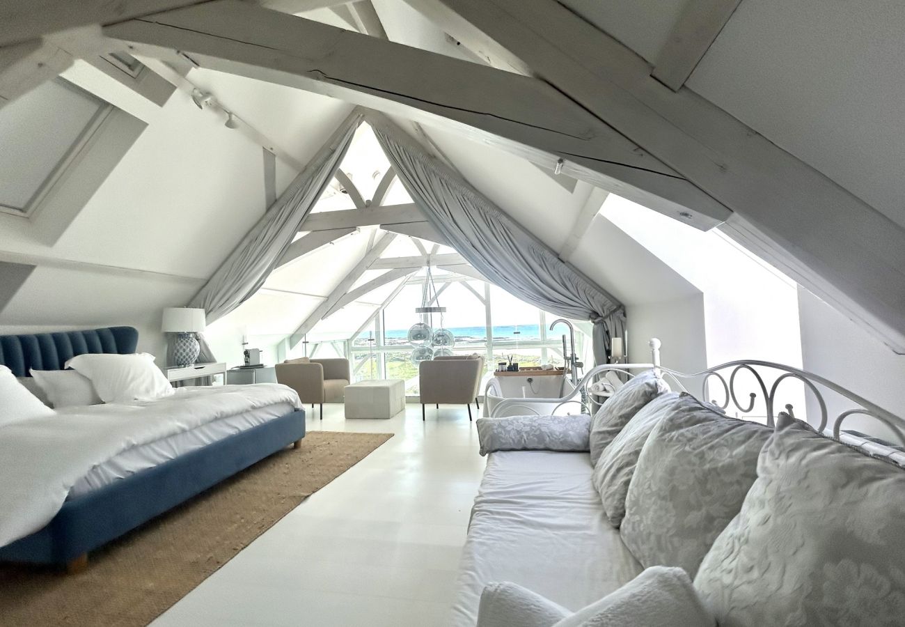 House in Ballyconneely - Doleen Quay House is a luxurious beach holiday home 