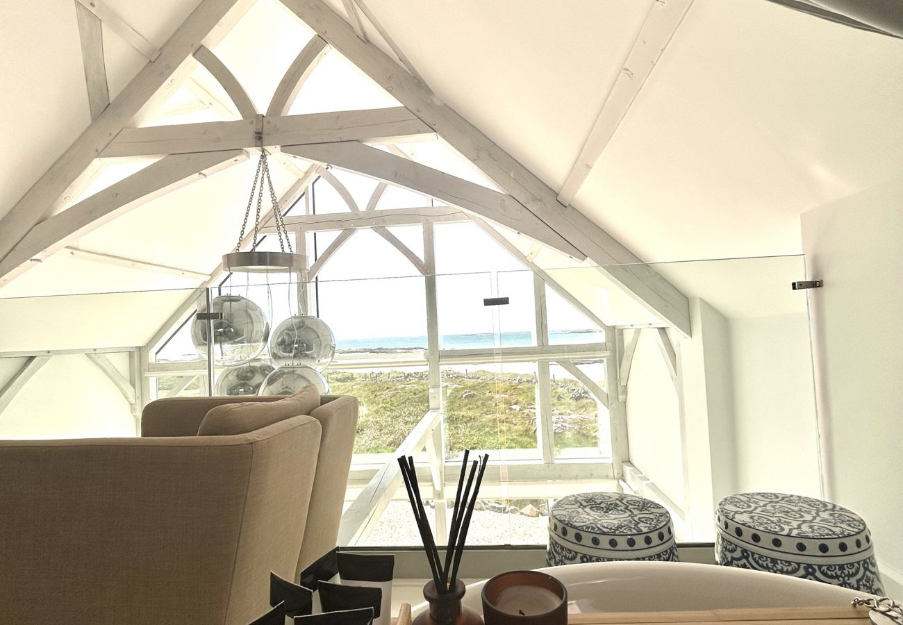 House in Ballyconneely - Doleen Quay House is a luxurious beach holiday home 