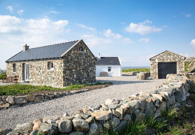 House in Ballyconneely - Paddy Carroll's Cottage where one can relax unwind House in Ballyconneely - Paddy Carroll's Cottage where one can relax unwind