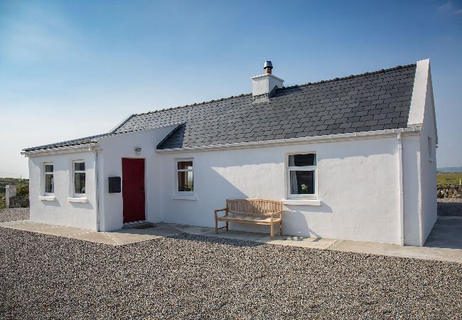 House in Ballyconneely - Paddy Carroll's Cottage where one can relax unwind House in Ballyconneely - Paddy Carroll's Cottage where one can relax unwind