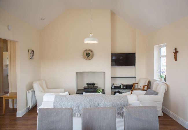 House in Ballyconneely - Paddy Carroll's Cottage where one can relax unwind House in Ballyconneely - Paddy Carroll's Cottage where one can relax unwind