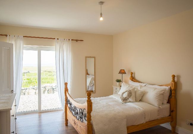 House in Ballyconneely - Paddy Carroll's Cottage where one can relax unwind House in Ballyconneely - Paddy Carroll's Cottage where one can relax unwind