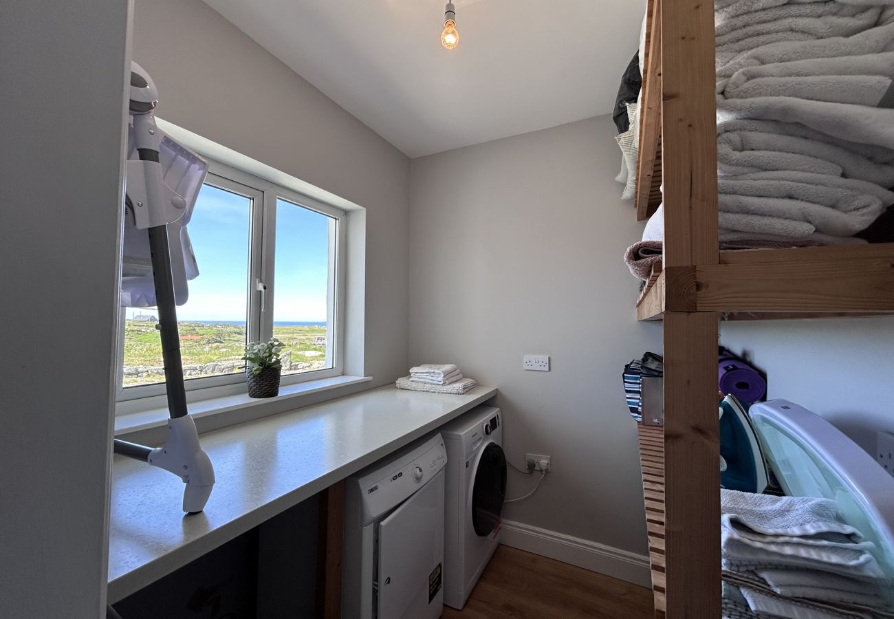 House in Ballyconneely - Paddy Carroll's Cottage where one can relax unwind