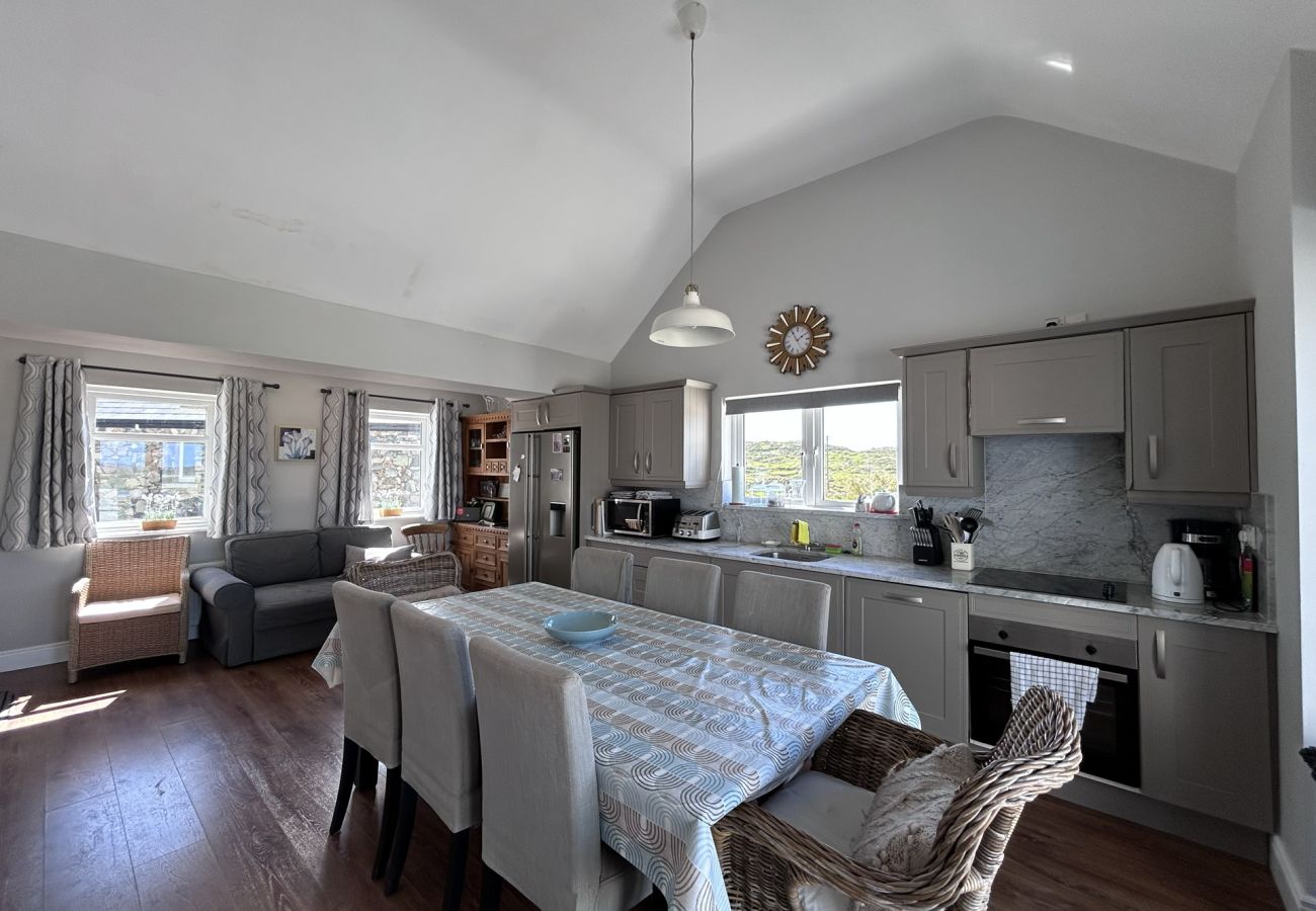 House in Ballyconneely - Paddy Carroll's Cottage where one can relax unwind