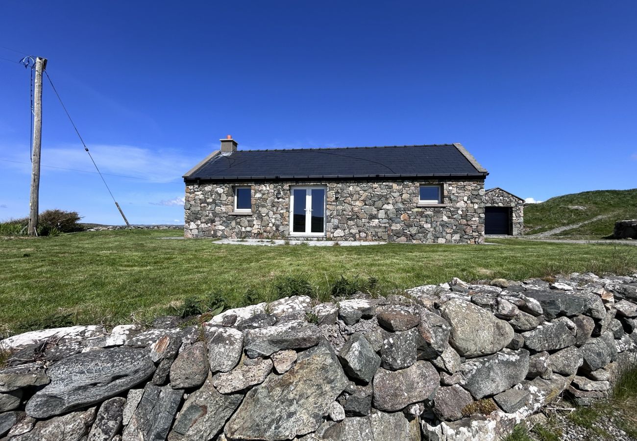 House in Ballyconneely - Paddy Carroll's Cottage where one can relax unwind