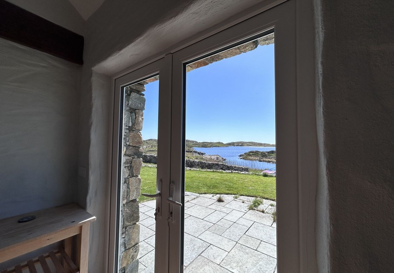 House in Ballyconneely - Paddy Carroll's Cottage where one can relax unwind