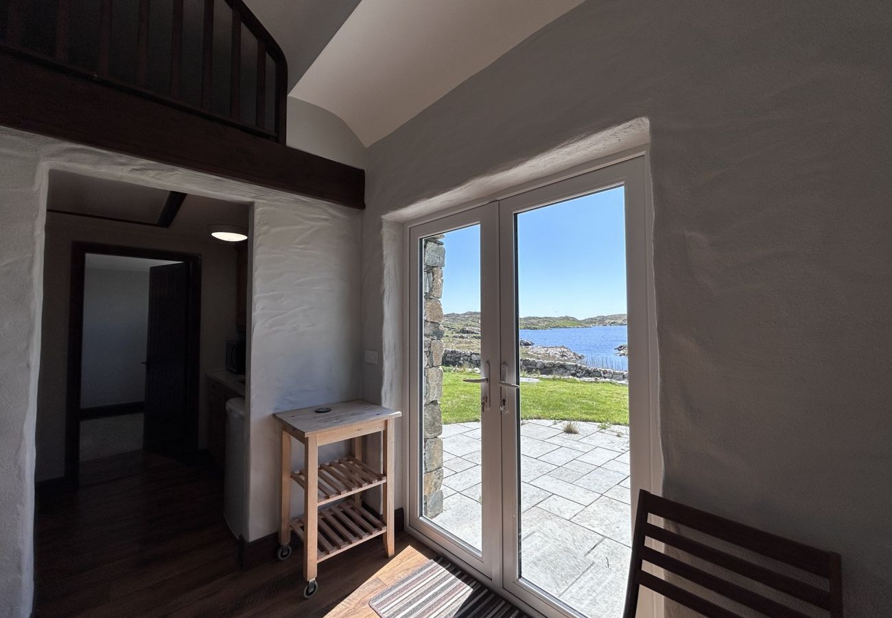 House in Ballyconneely - Paddy Carroll's Cottage where one can relax unwind