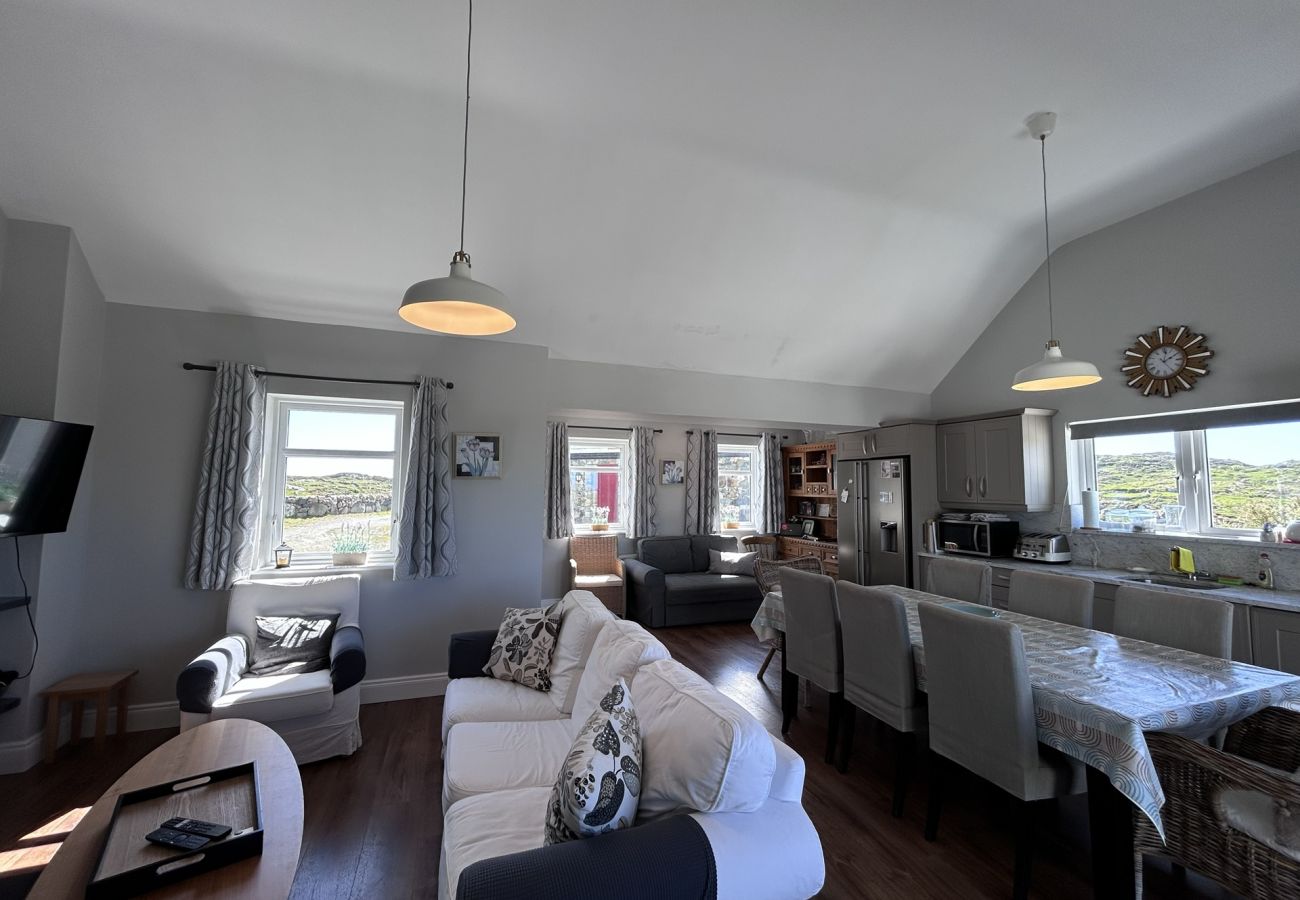 House in Ballyconneely - Paddy Carroll's Cottage where one can relax unwind