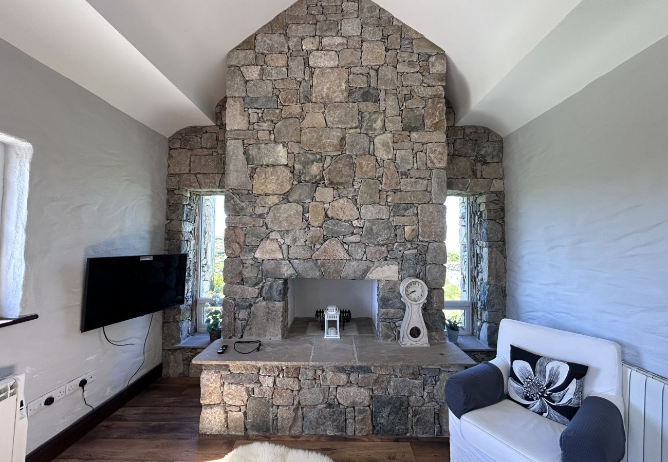 House in Ballyconneely - Paddy Carroll's Cottage where one can relax unwind