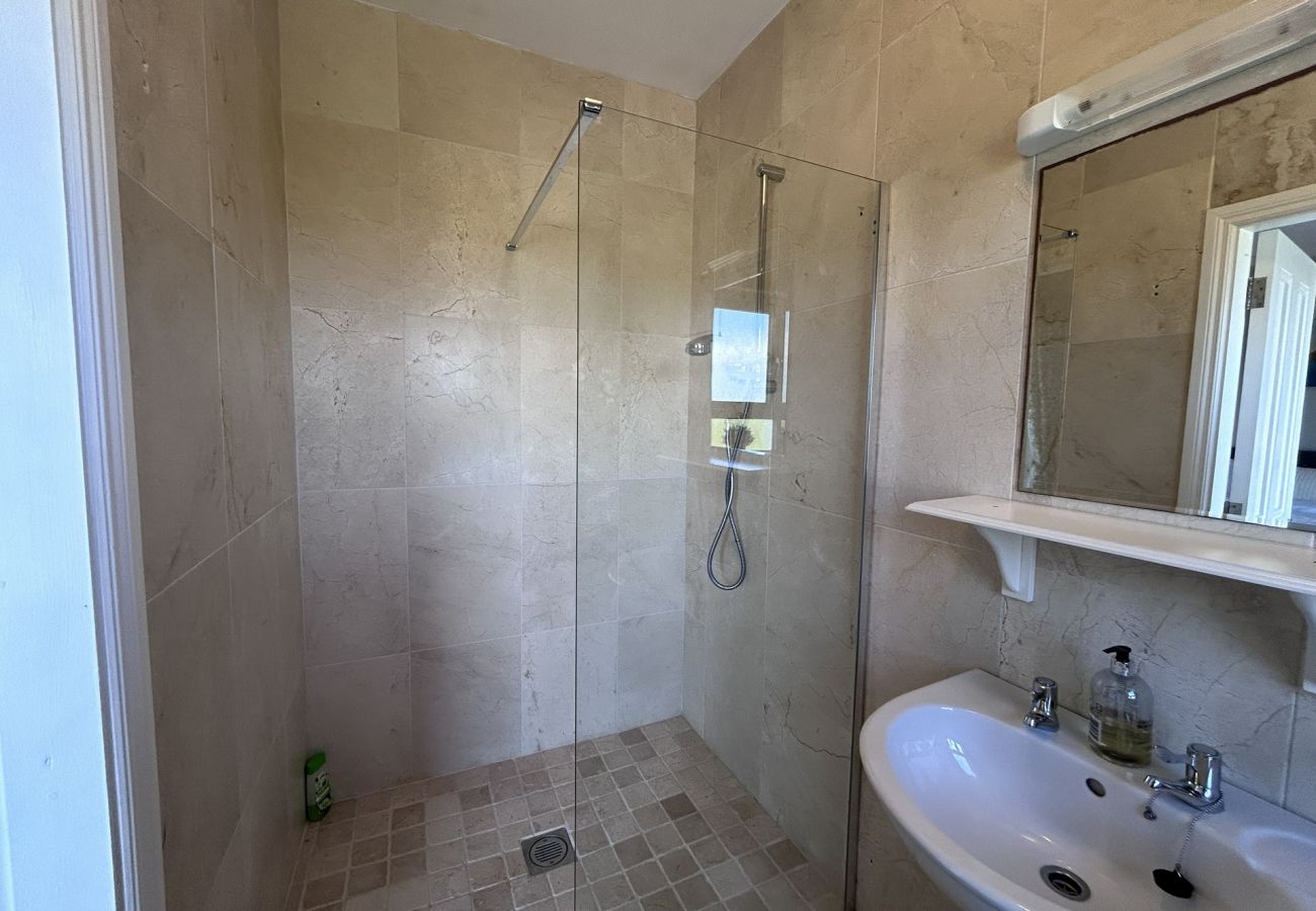 House in Ballyconneely - Paddy Carroll's Cottage where one can relax unwind