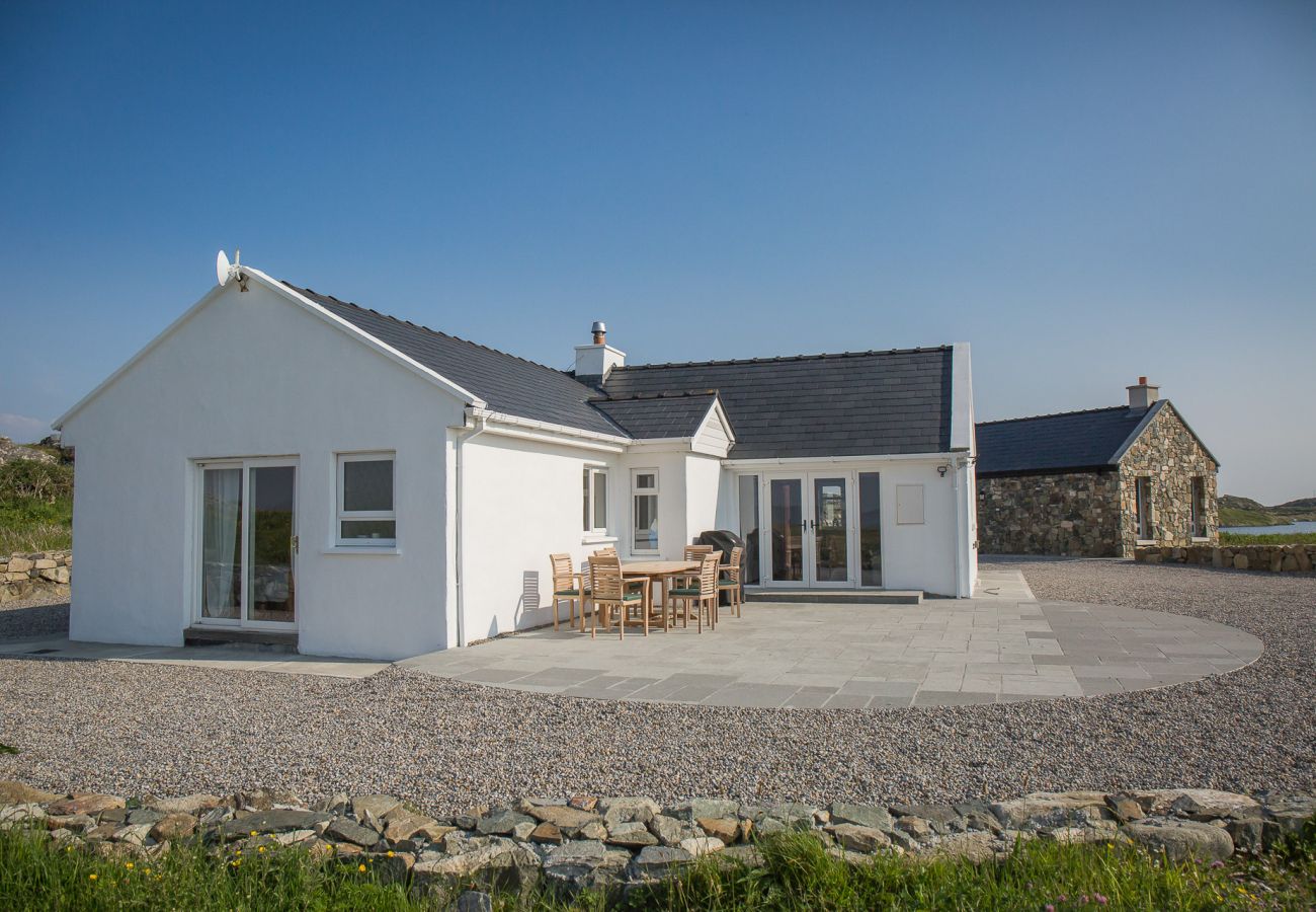 House in Ballyconneely - Luxury Coastal Escape in Ballyconneely, Connemara