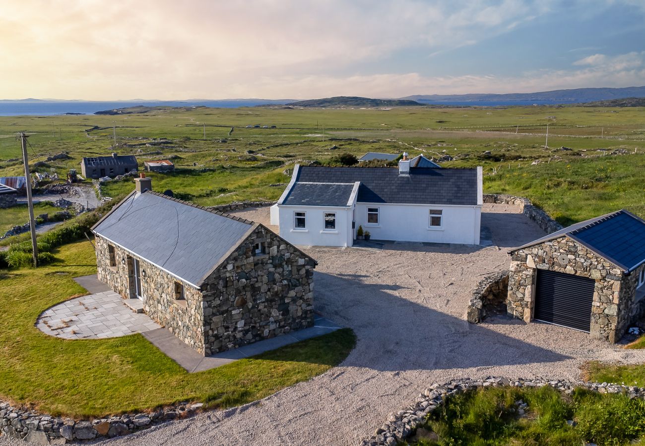 House in Ballyconneely - Luxury Coastal Escape in Ballyconneely, Connemara