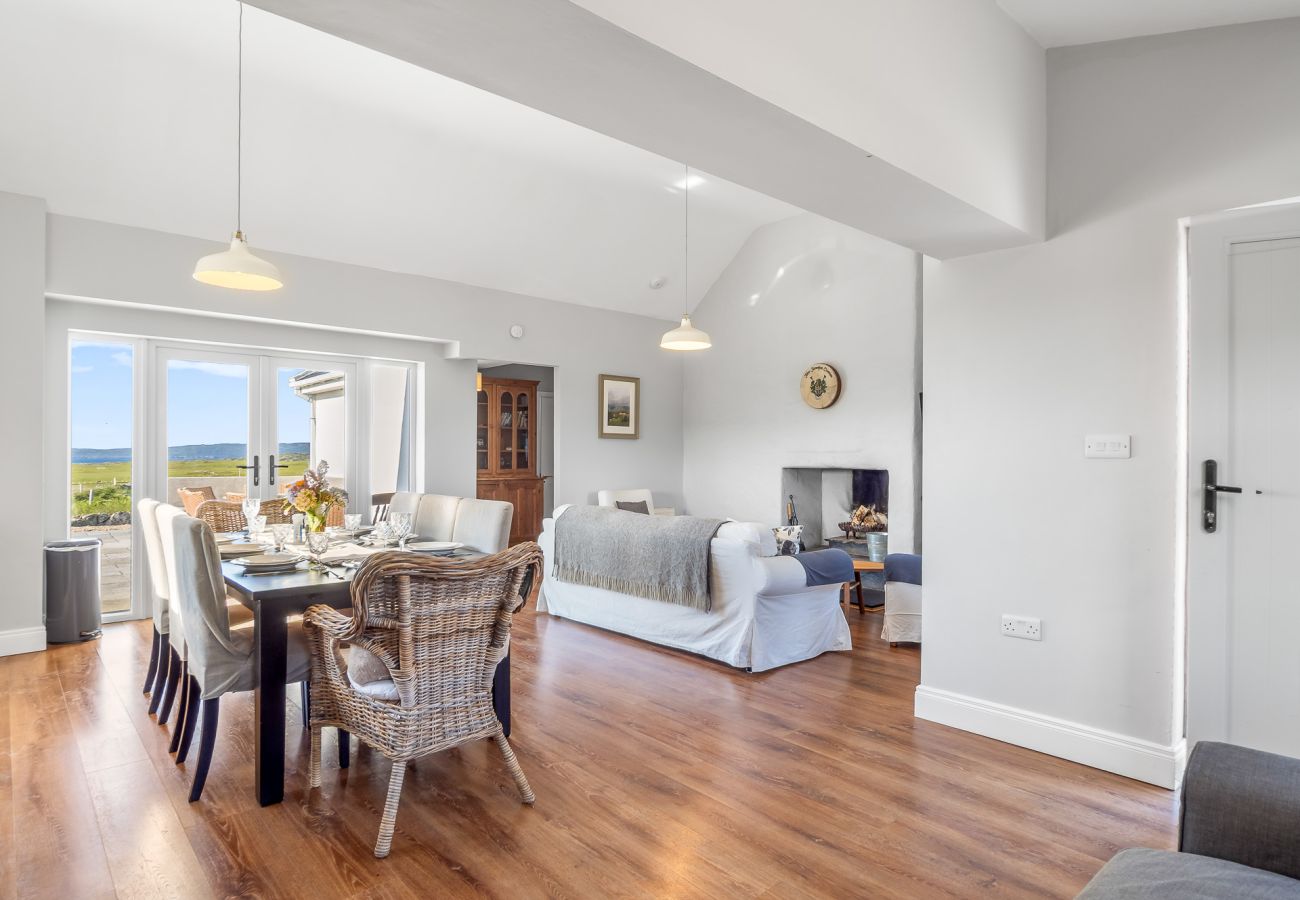 House in Ballyconneely - Luxury Coastal Escape in Ballyconneely, Connemara