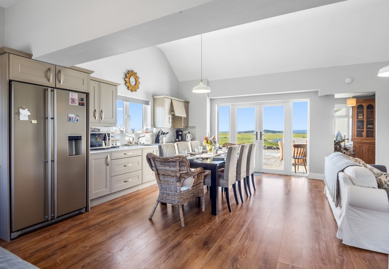 House in Ballyconneely - Luxury Coastal Escape in Ballyconneely, Connemara