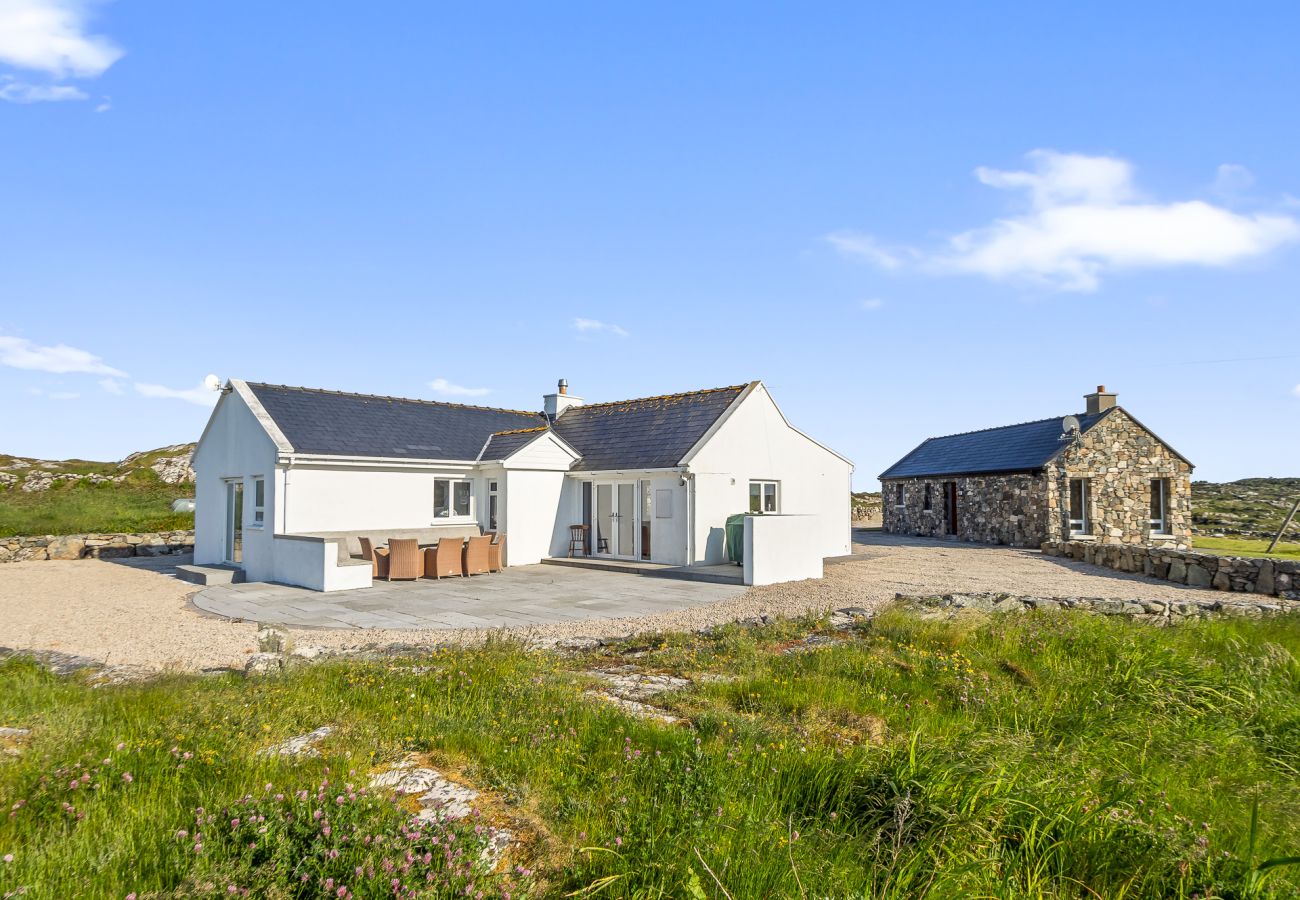 House in Ballyconneely - Luxury Coastal Escape in Ballyconneely, Connemara