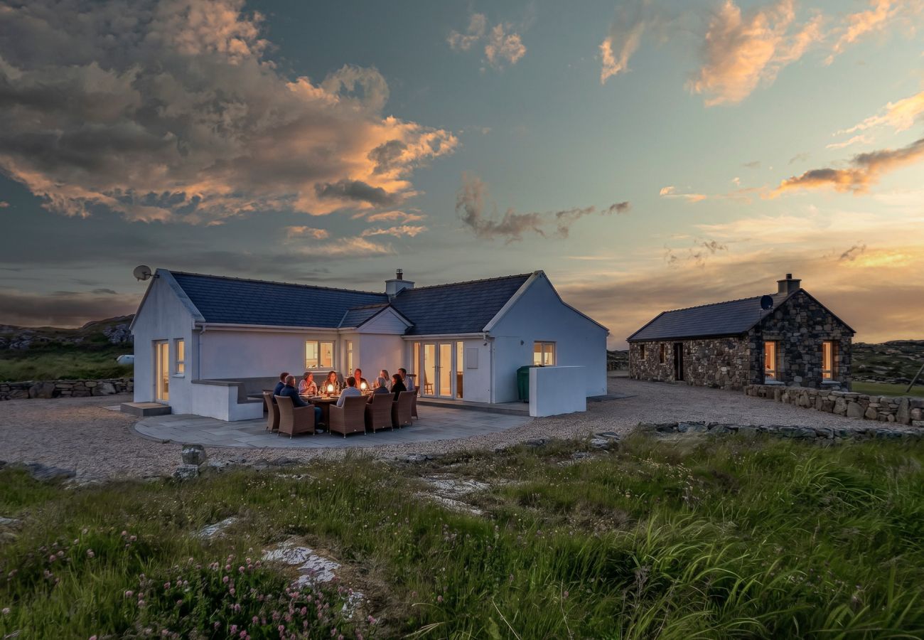 House in Ballyconneely - Luxury Coastal Escape in Ballyconneely, Connemara