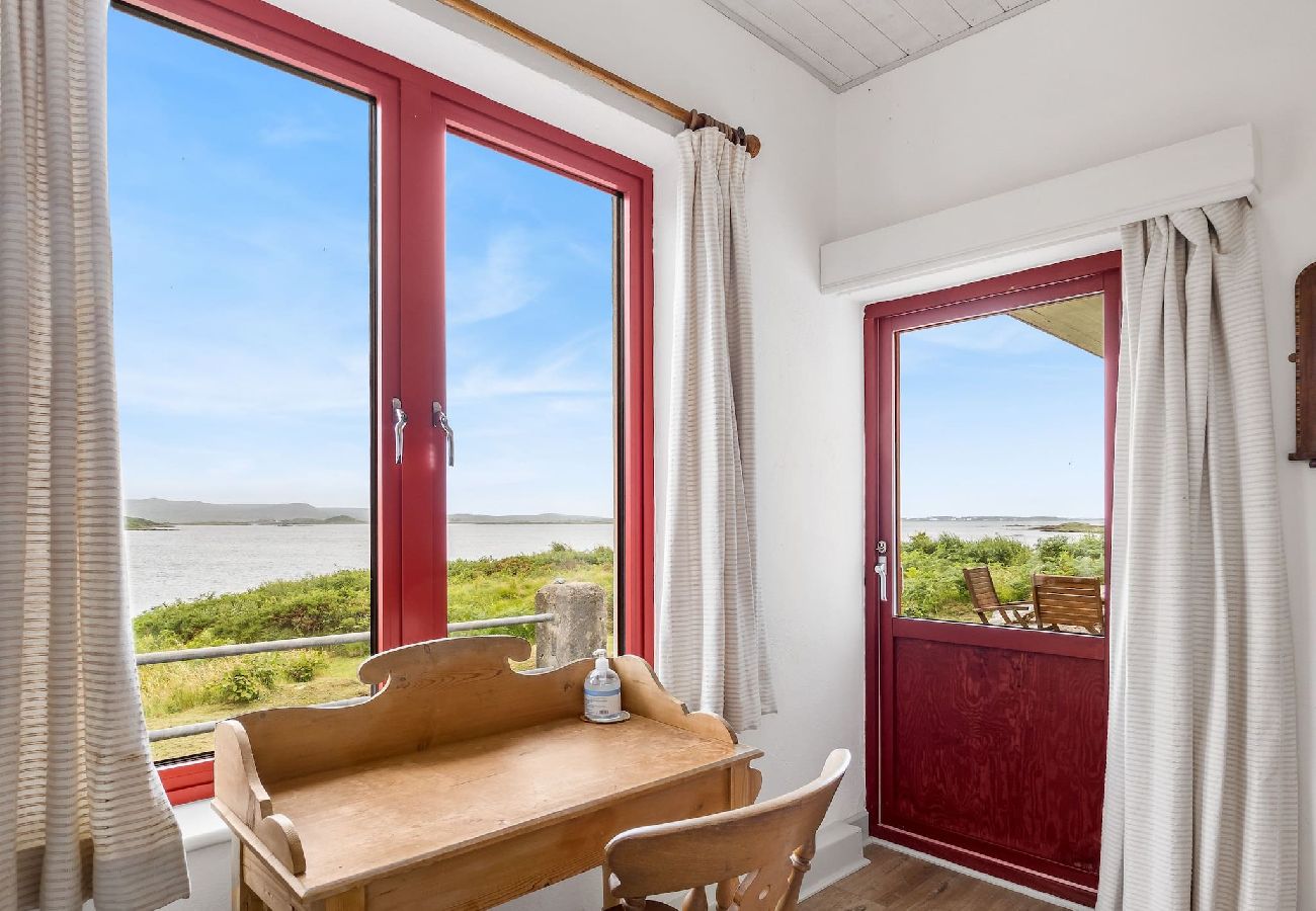 House in Cashel - Salmon Cottage offers breathtaking views 
