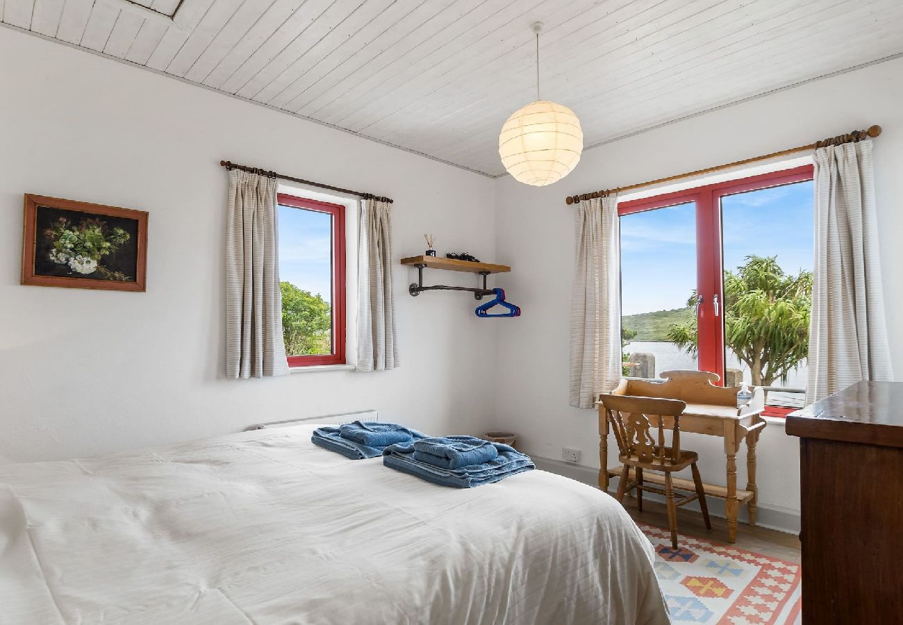 House in Cashel - Salmon Cottage offers breathtaking views 