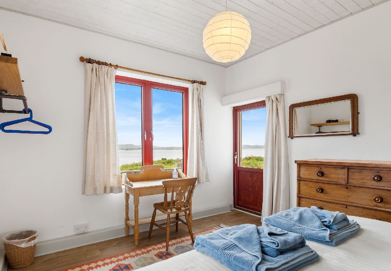 House in Cashel - Salmon Cottage offers breathtaking views 