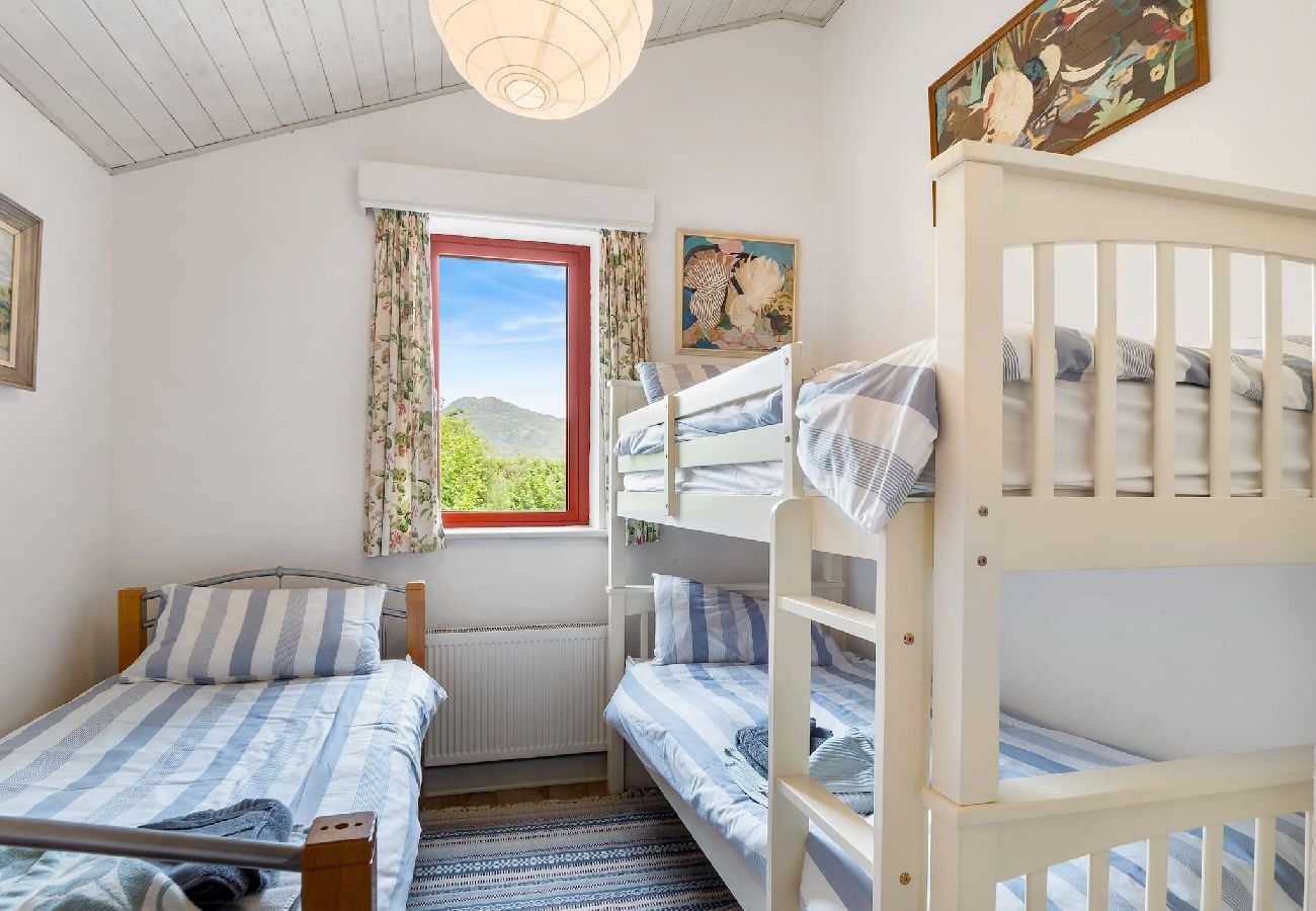House in Cashel - Salmon Cottage offers breathtaking views 