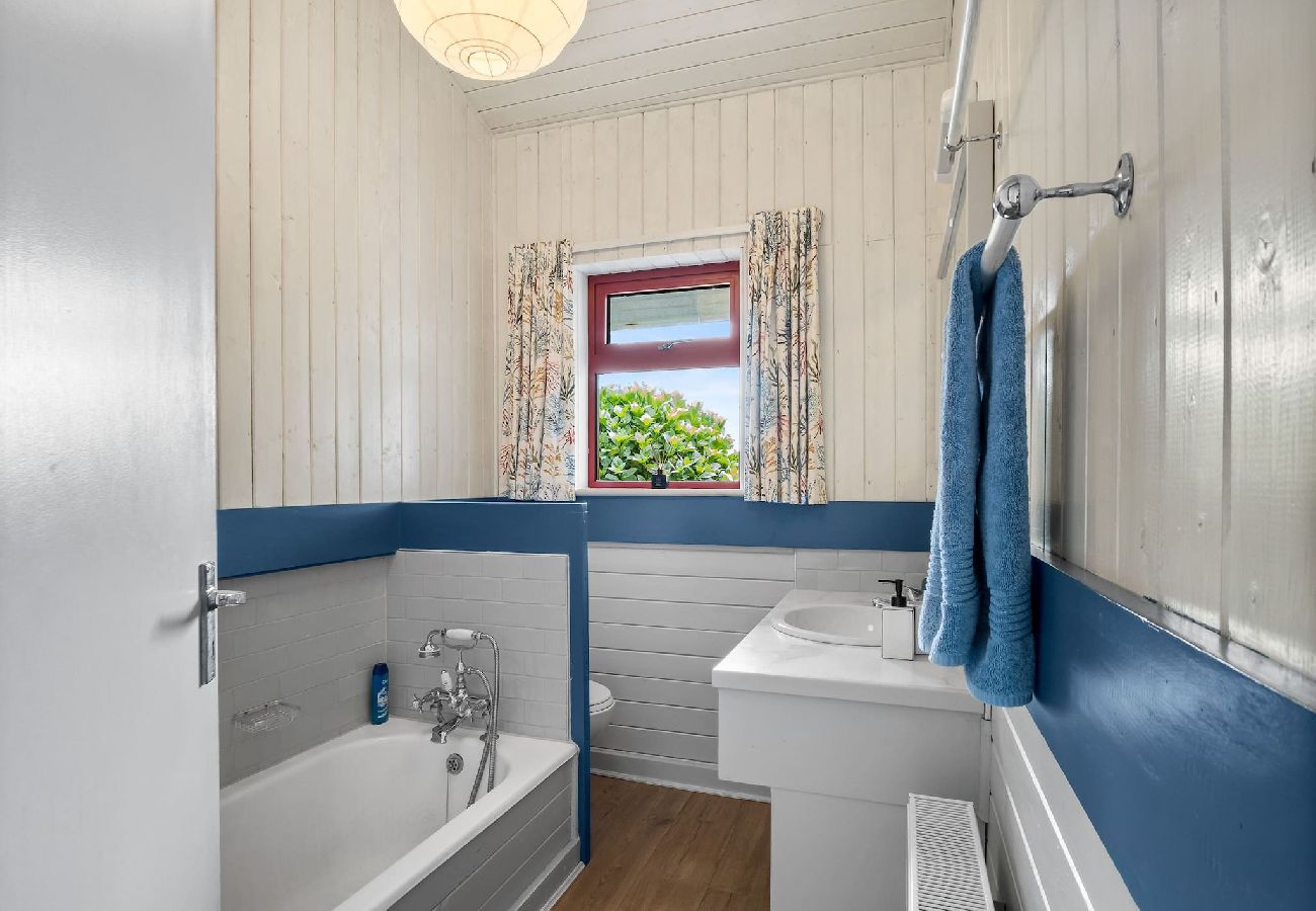 House in Cashel - Salmon Cottage offers breathtaking views 