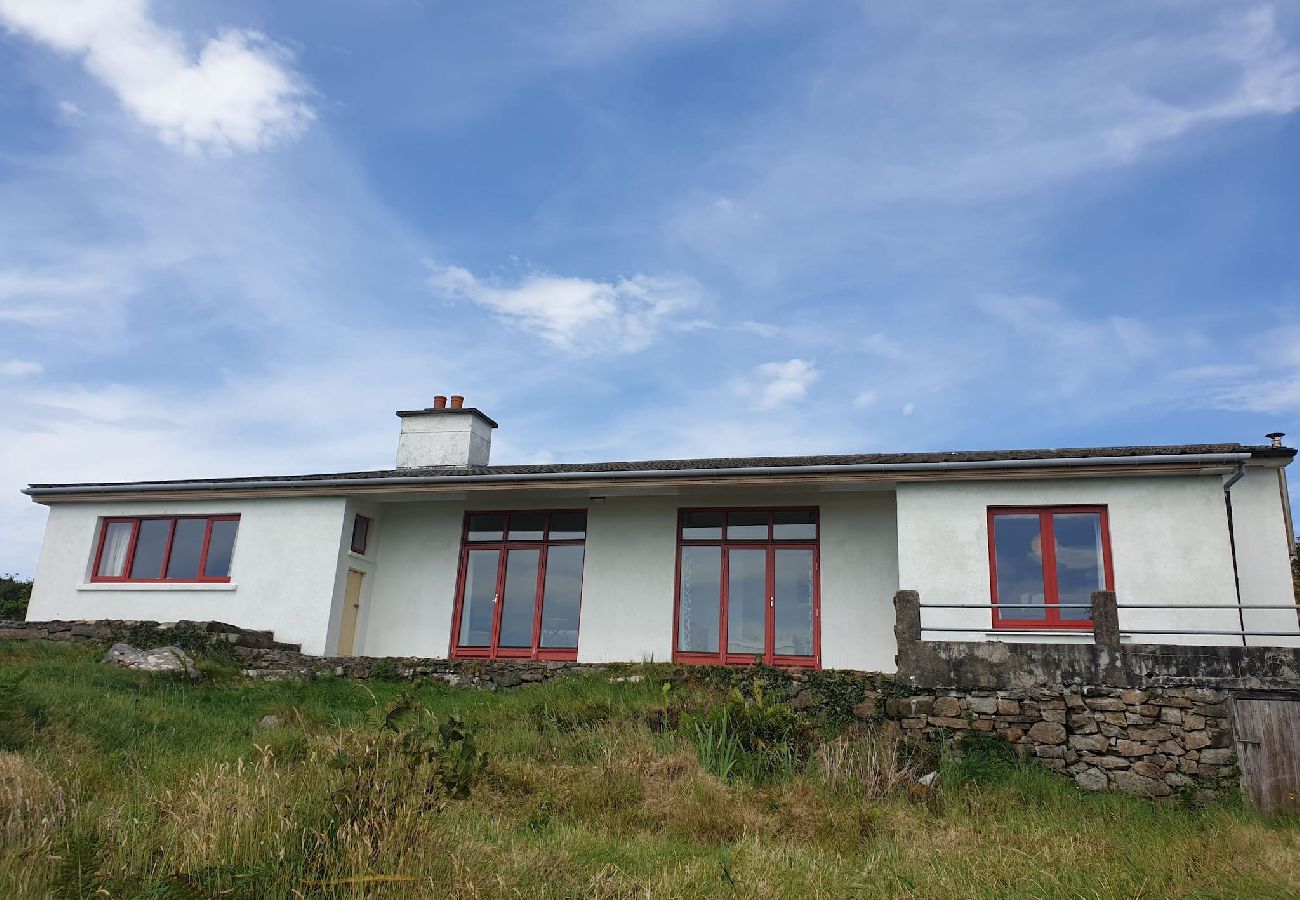 House in Cashel - Salmon Cottage offers breathtaking views 